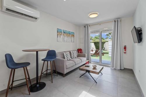 WLR7 - 1BR near Palm Beach - White Lotus Retreat
