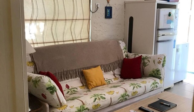 Wonderful 1-bedroom cottage with AC & within walking distance to Rockley Beach