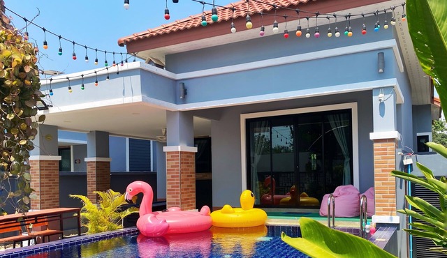 WOW! Private Pool Villa, 5 Mins to Beach, FREE-Parking, WIFI, NETFLIX, BBQ in Pattaya