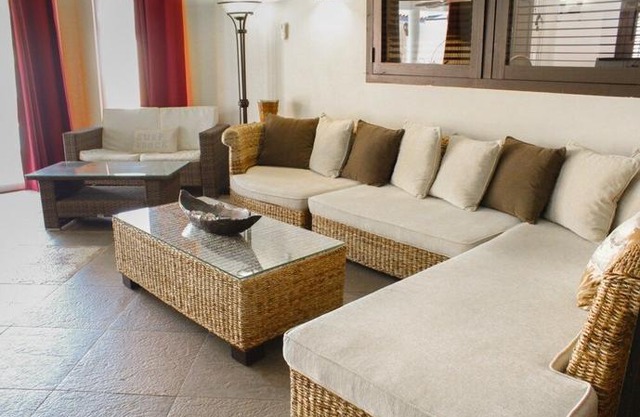 Casa Luna Eagle Beach