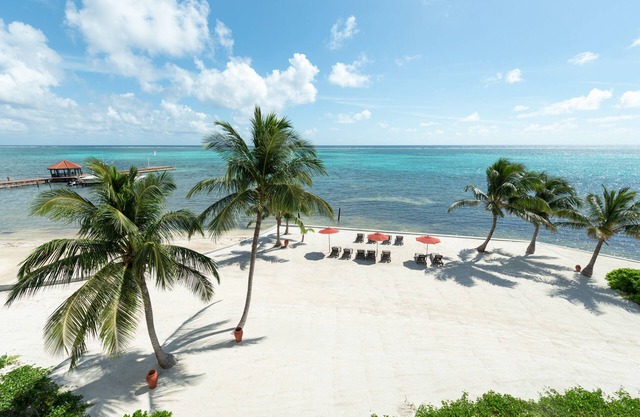 OCEANFRONT 3 BED/3 BATH/SLEEPS 8. FULL REFUND IF CANCEL 2+ DAYS PRIOR TO ARRIVAL