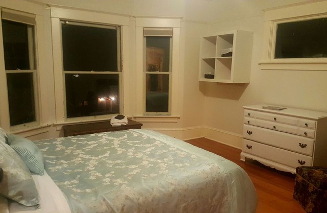 Sellwood/Moreland Gathering place. Sleeps up to 9 and close to everything. in Portland