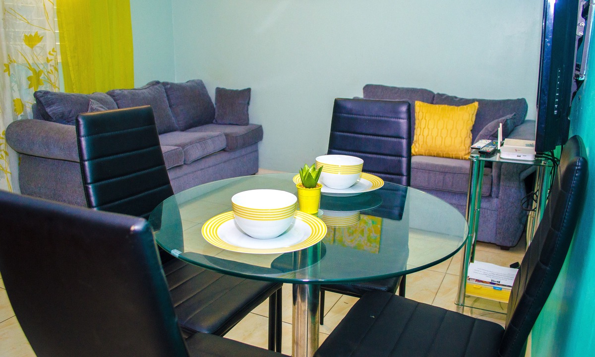 Constant Spring Apartment | Centrally located Oakland Guest Apartment I