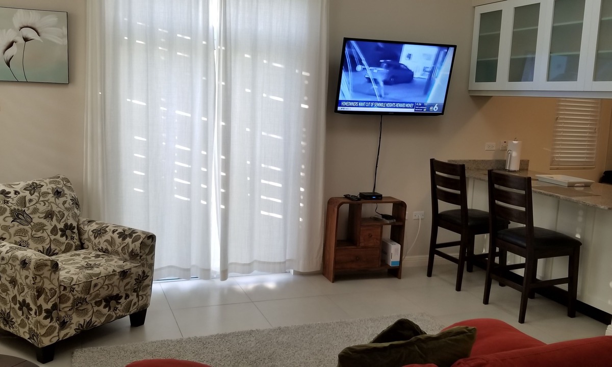 New Kingston Apartment | New Kingston Guest Apartment at Eight