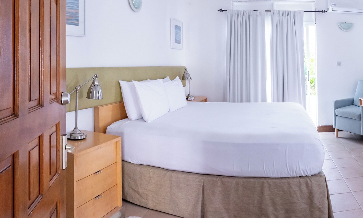 Castle Comfort Hotel | Ocean's Edge Lodge Restaurant & Bar C