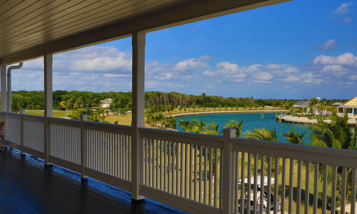Schooner Bay Hotel | The Sandpiper Inn & Cottages