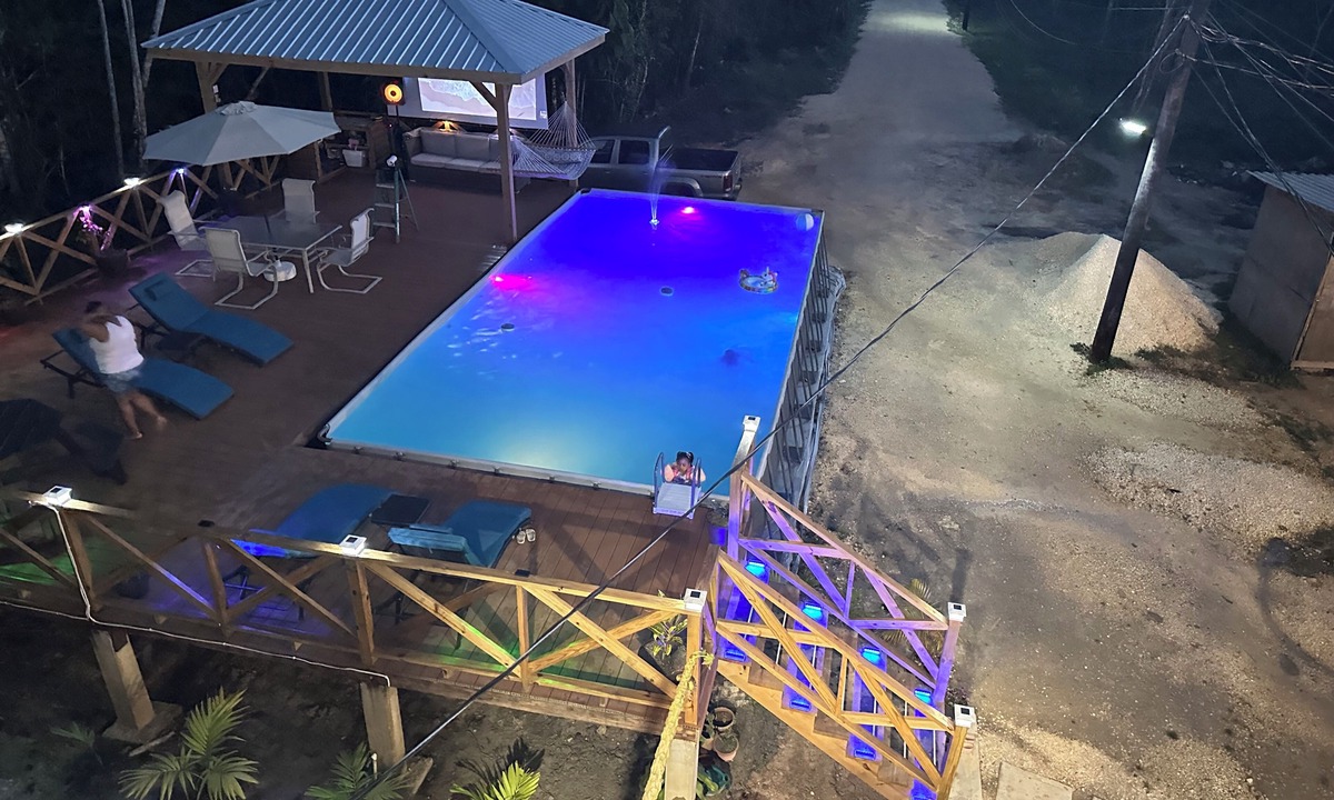Burrell Boom Hotel | Howler Jungle House
