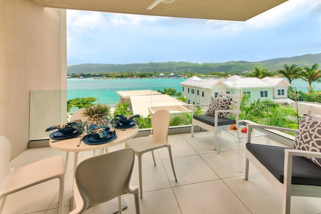 Montego Bay Apartment | Montego Bay: Elegant Apt w/Stunning Sunset Views