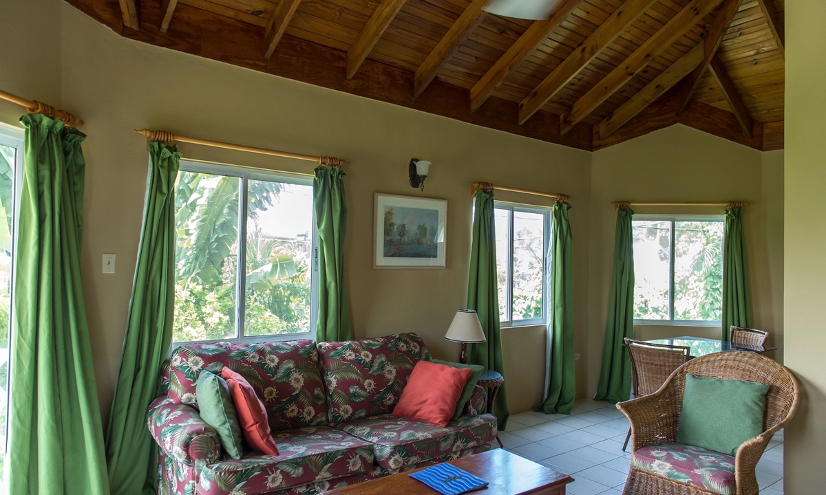 Runaway Bay Apartment | Pipers Cove - Runaway Bay