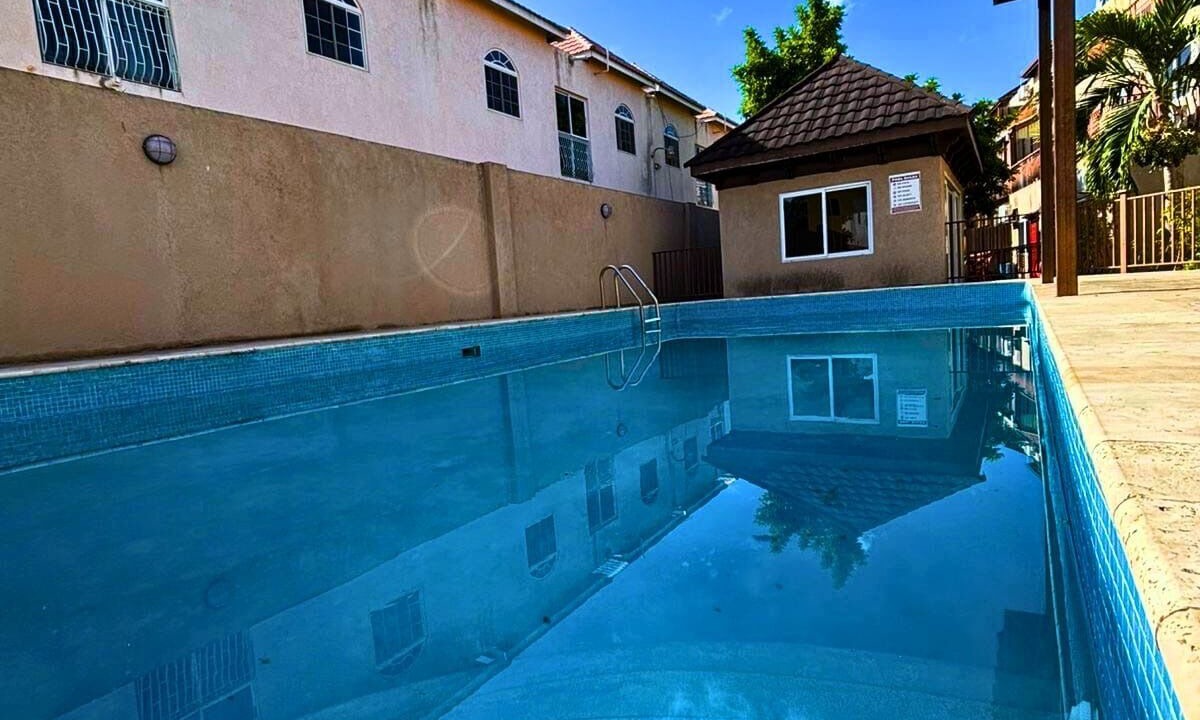 Beverly Hills Apartment | Casa Pors Luxury Apartment with Security, Pool, Gym, & AC in Charming Kingston 6