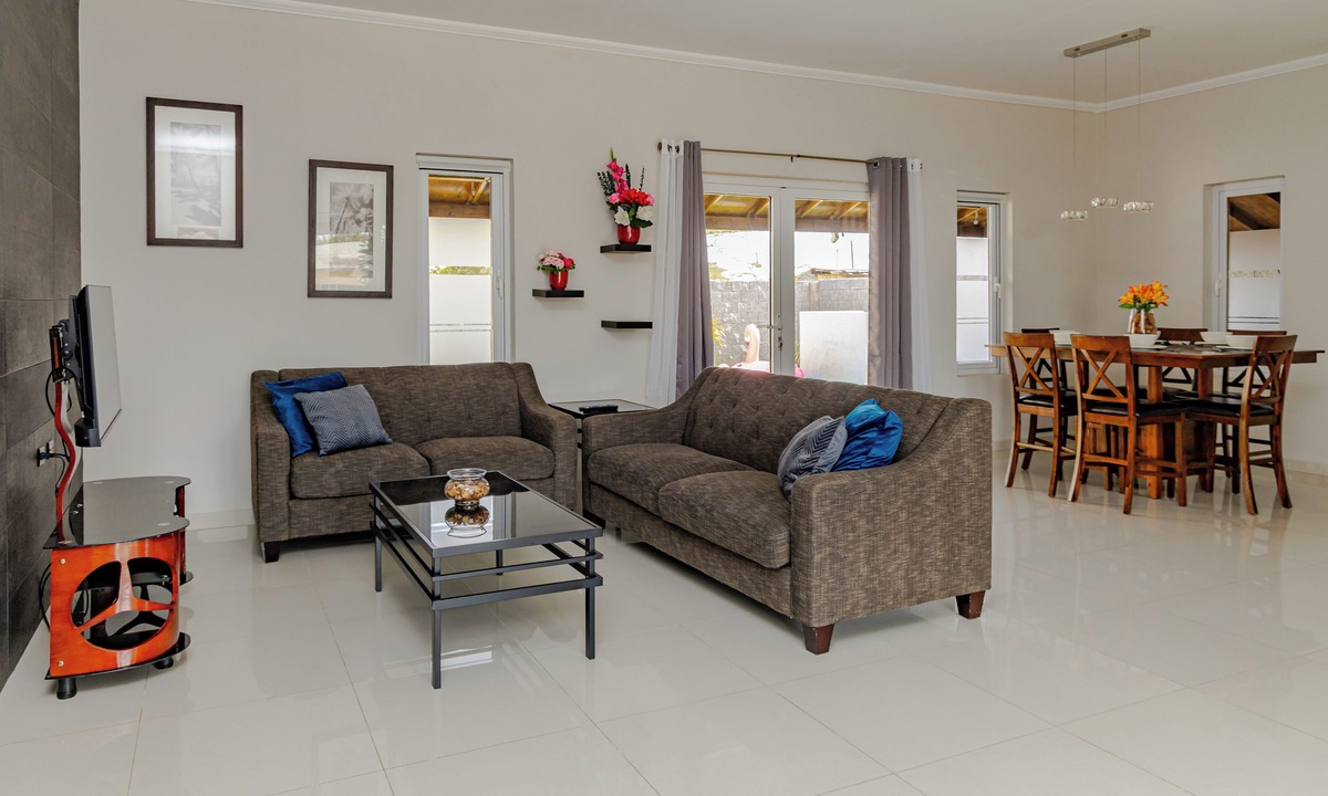 Paradera House | 7 minutes to Beautiful beaches, Newly Renovated Luxury Home