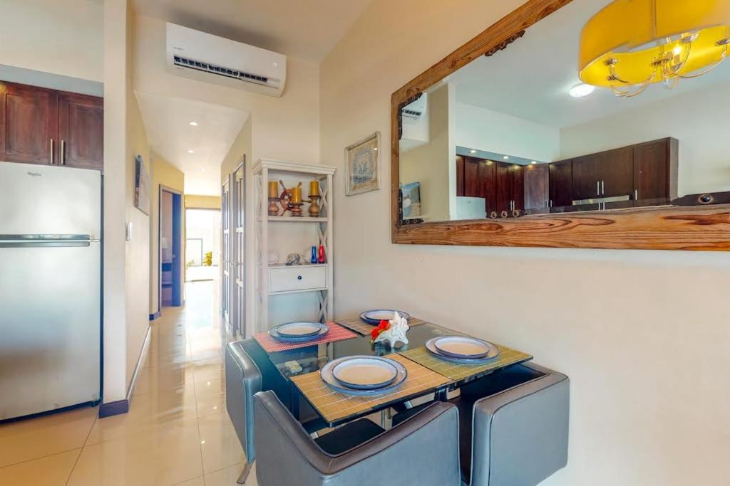 San Pedro House | Beachfront condo with pool amazing ocean view & WD - near restaurants