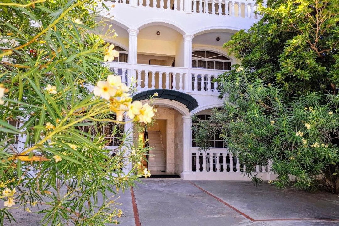 Costambar Apartment | Costambar Ocean Breeze - Beachfront Apartment with Pool