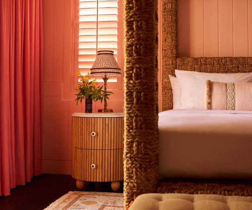 Dunmore Town Hotel | Coral Sands Inn & Cottages