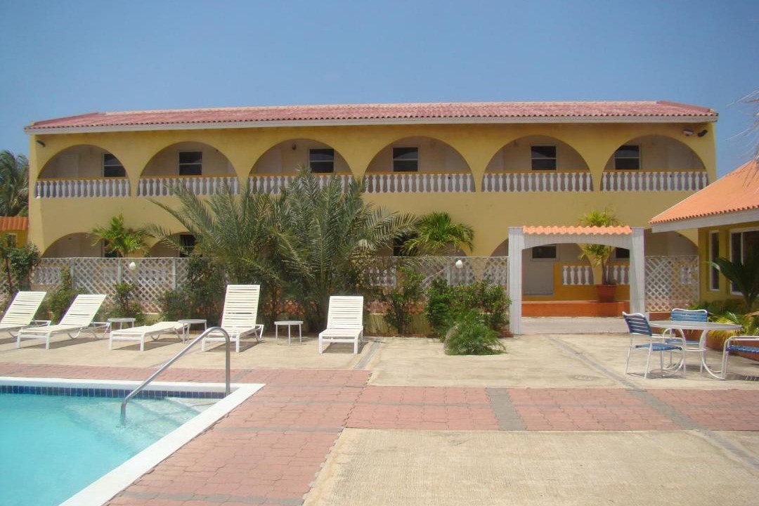 Palm Beach Hotel | Coconut Inn