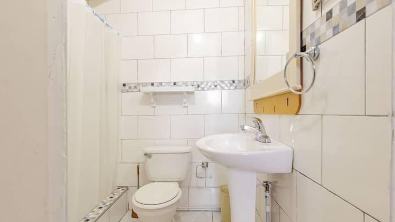 Photo of Bathroom in Tower Isle