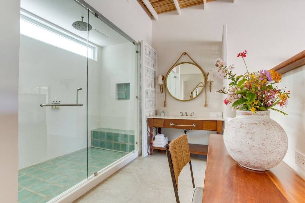 Photo of Bathroom in Plantation