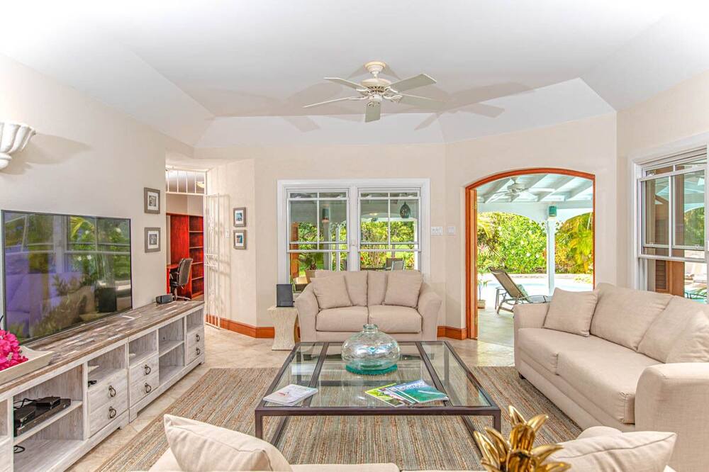 Photo of Livingroom in Gibbs Bay