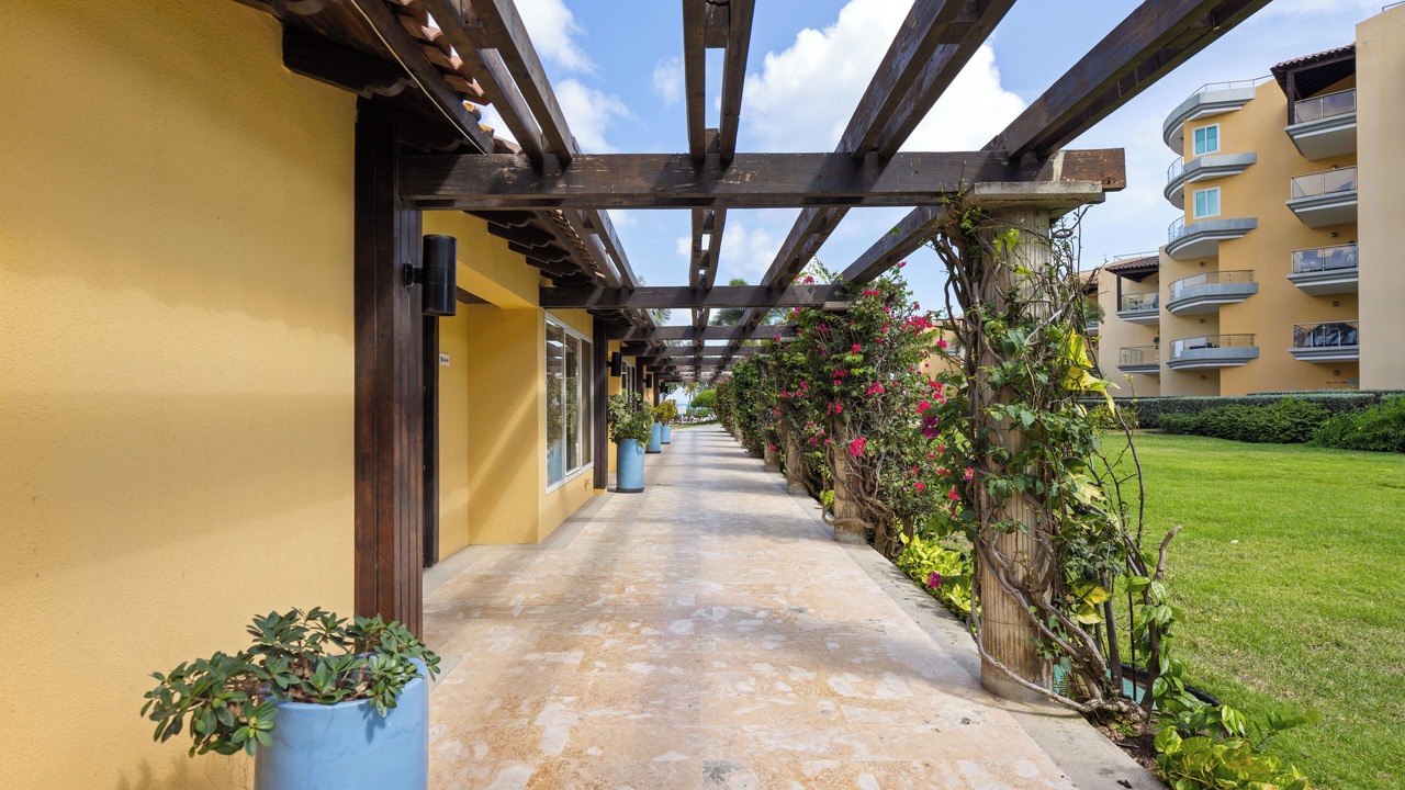 Photo of Others in Oranjestad-West