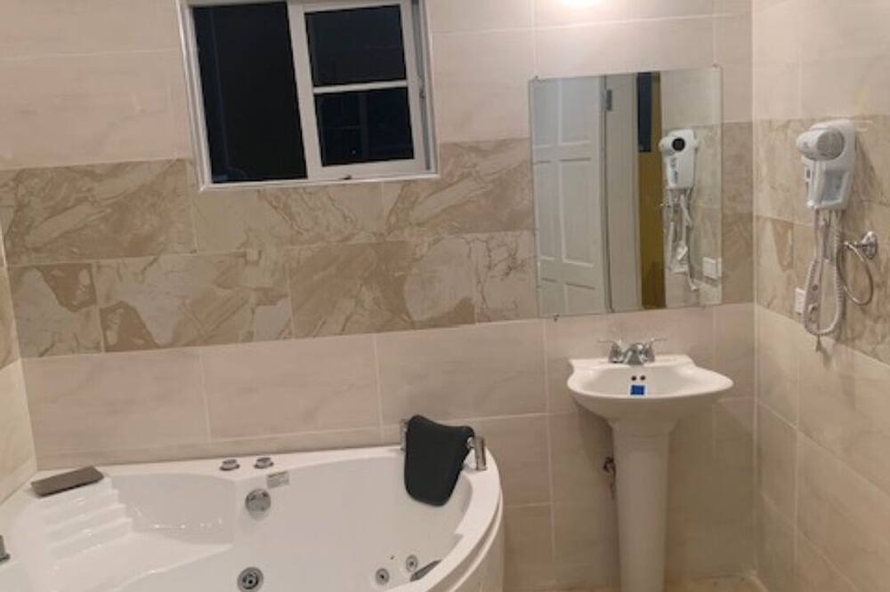 Photo of Bathroom in Plantation Village
