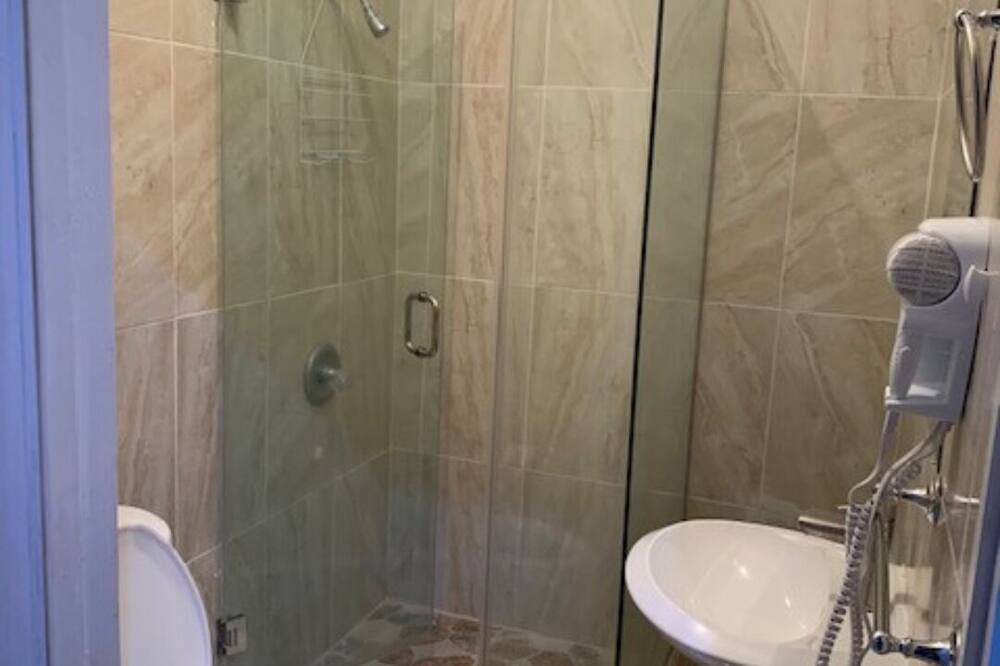 Photo of Bathroom in Plantation Village