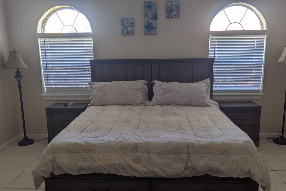 Photo of Bedroom in Bahamia West
