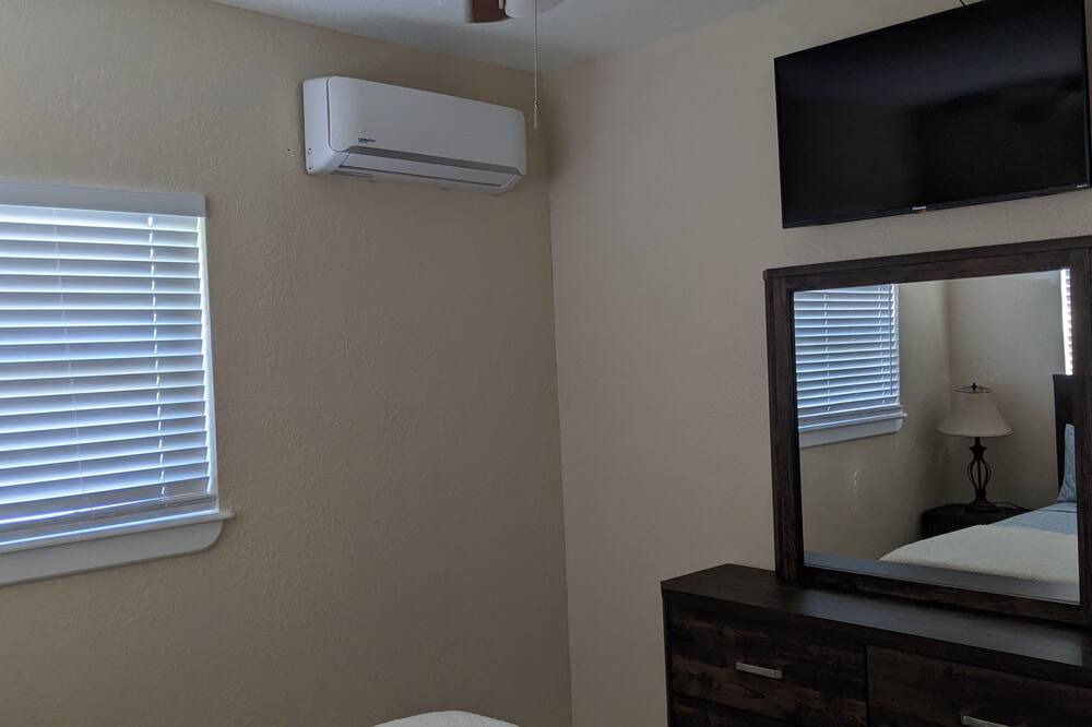 Photo of Bedroom in Bahamia West