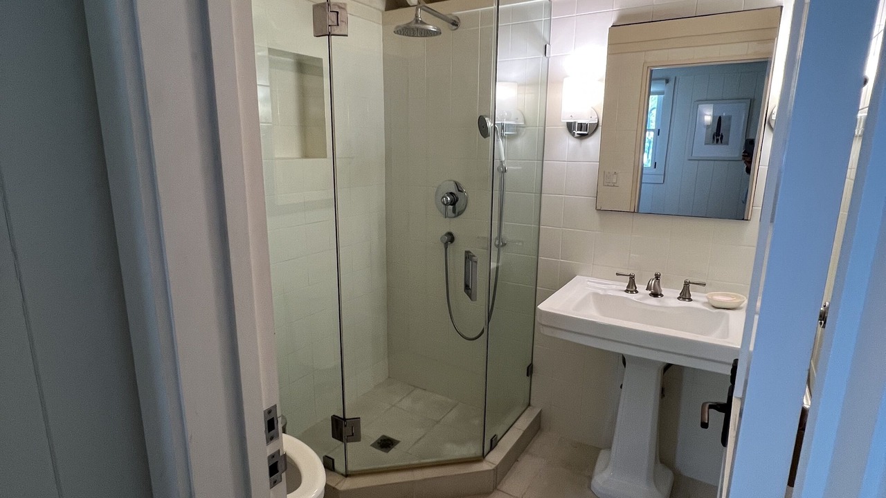 Photo of Bathroom in Dunmore Town