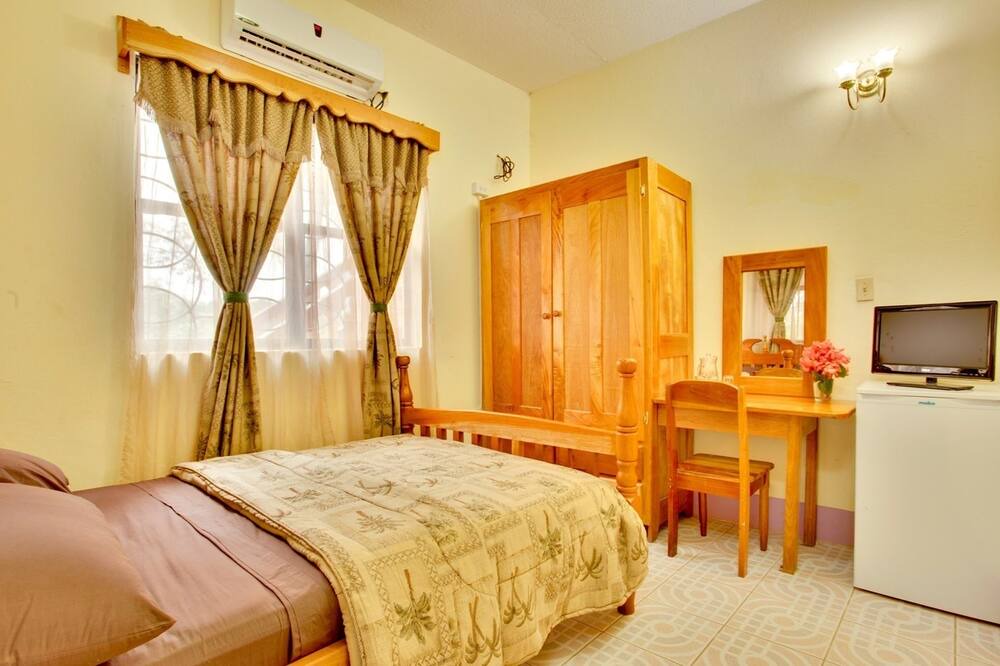 Photo of Bedroom in Pomona