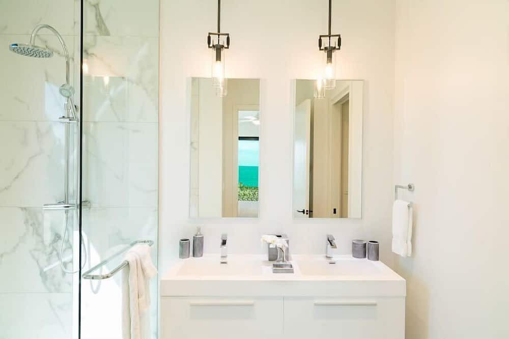 Photo of Bathroom in Long Bay