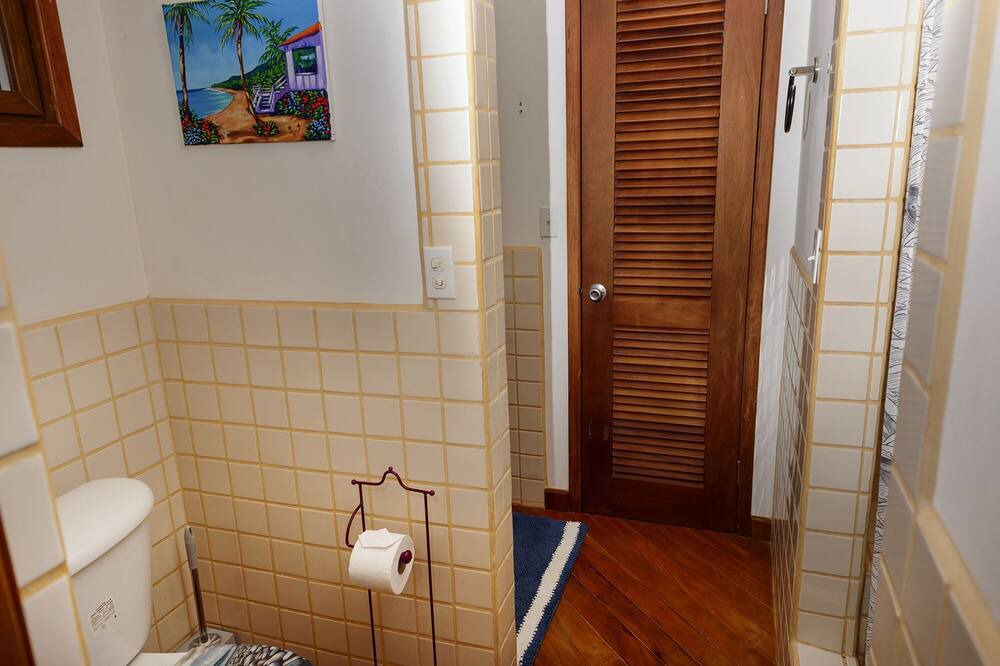 Photo of Bathroom in Caribbean Way