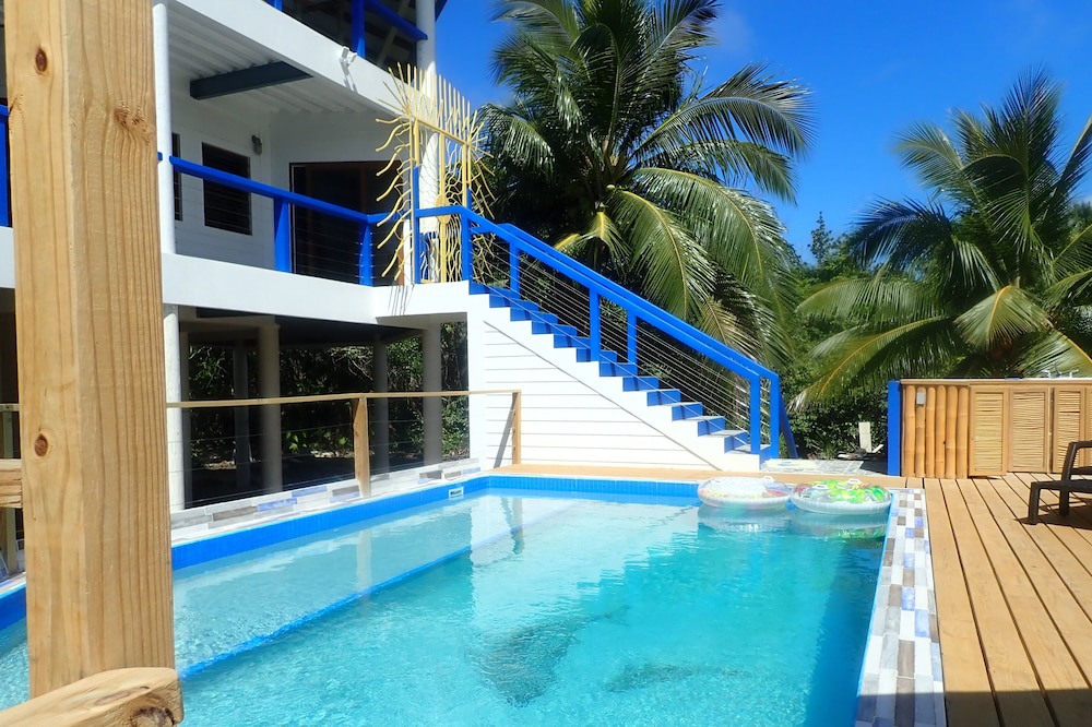 Photo of Outdoor in Caribbean Way