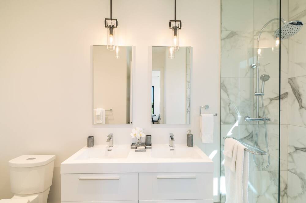 Photo of Bathroom in Long Bay Hills