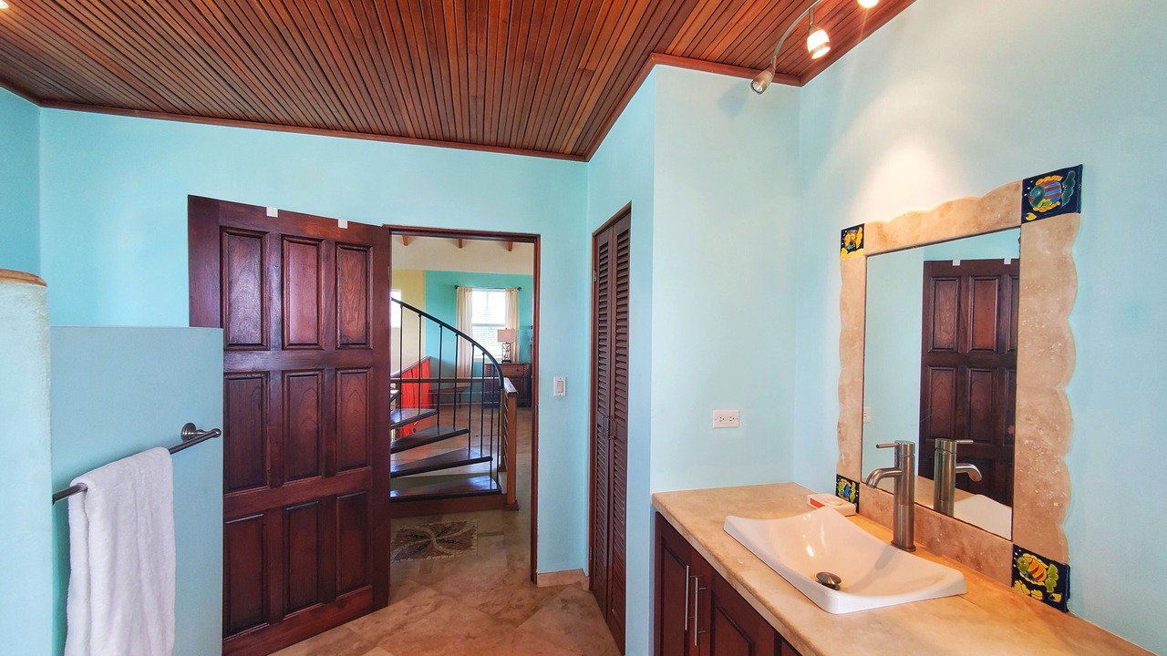 Photo of Bathroom in Placencia