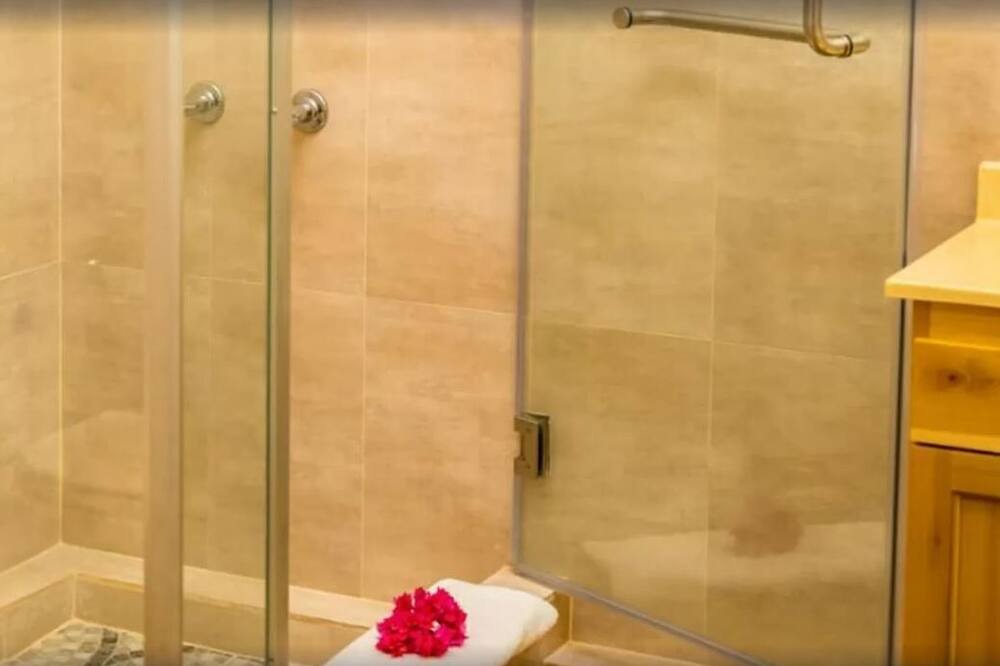 Photo of Bathroom in Runaway Bay