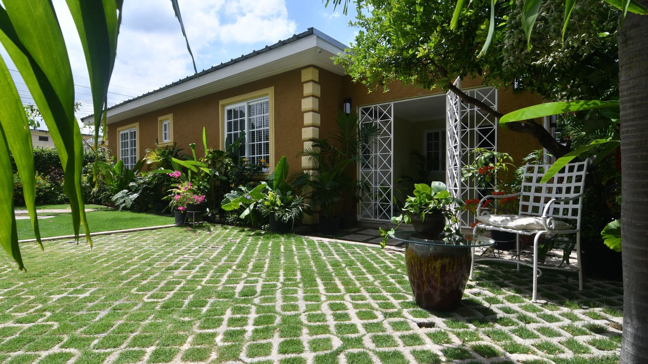 Photo of Outdoor in Molynes Gardens