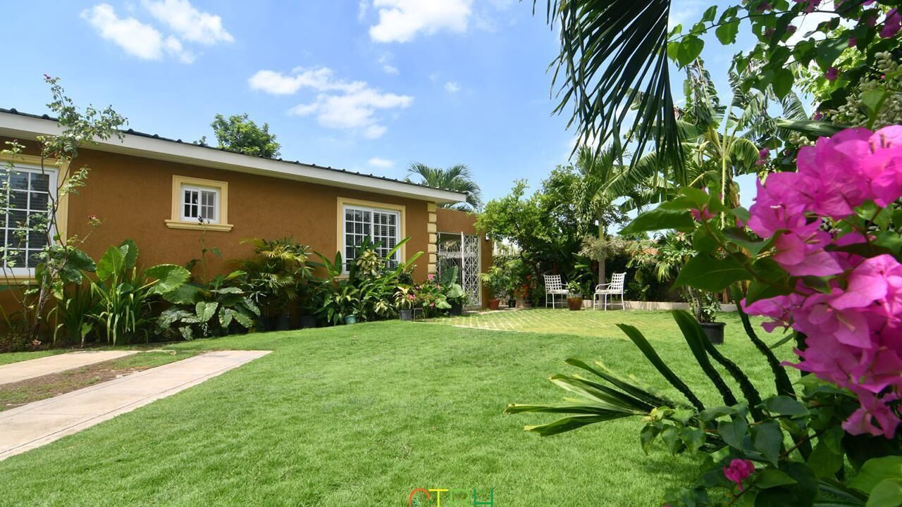 Photo of Outdoor in Molynes Gardens
