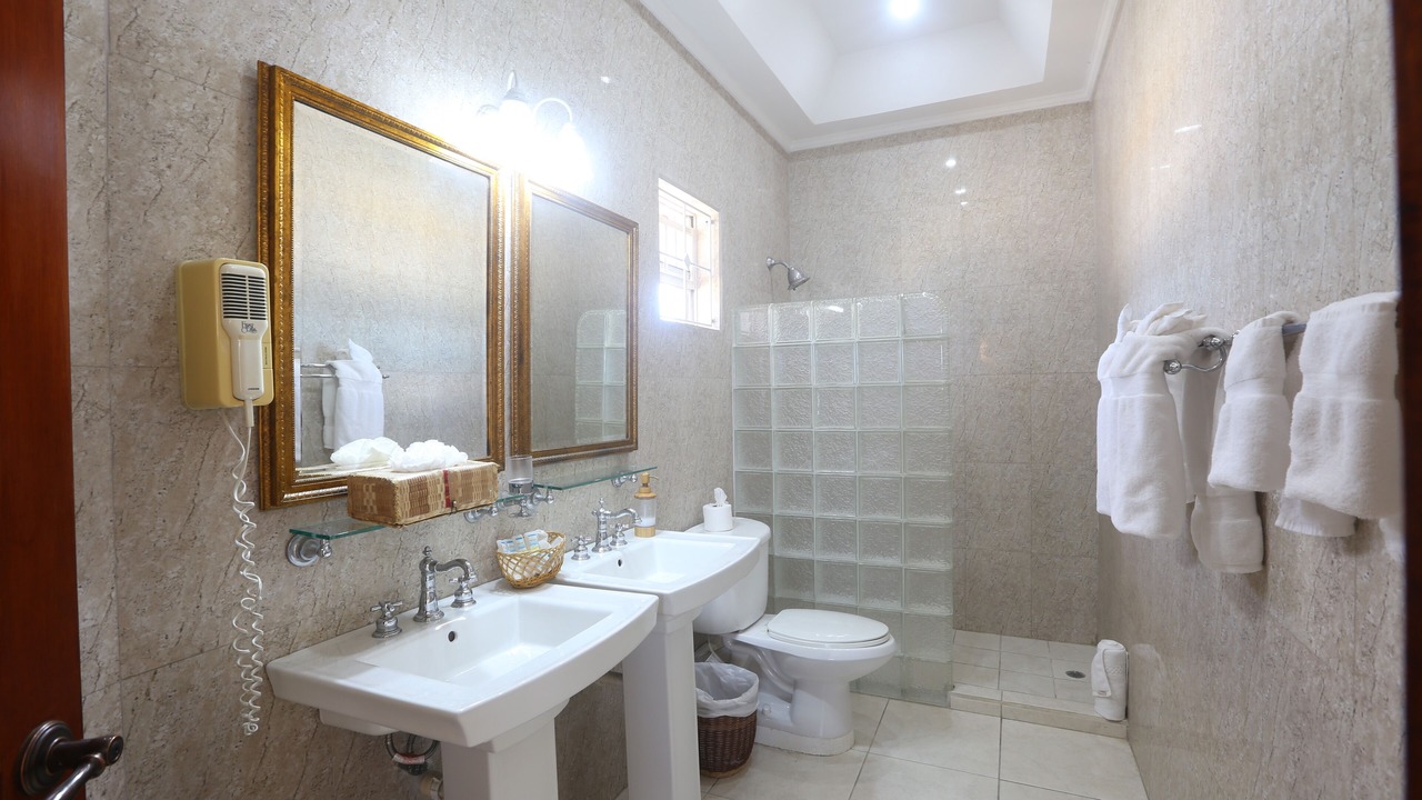 Photo of Bathroom in Choc