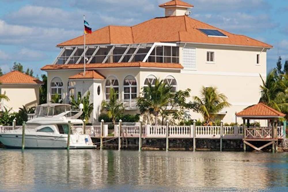 Photo of Outdoor in Bahama Reef