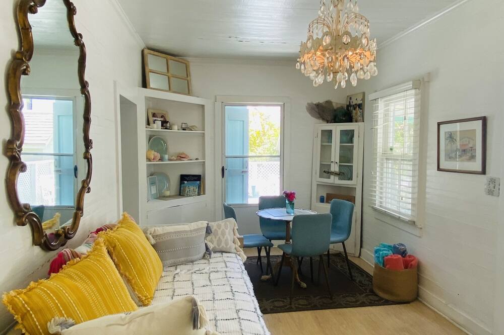 Photo of Livingroom in Spanish Wells