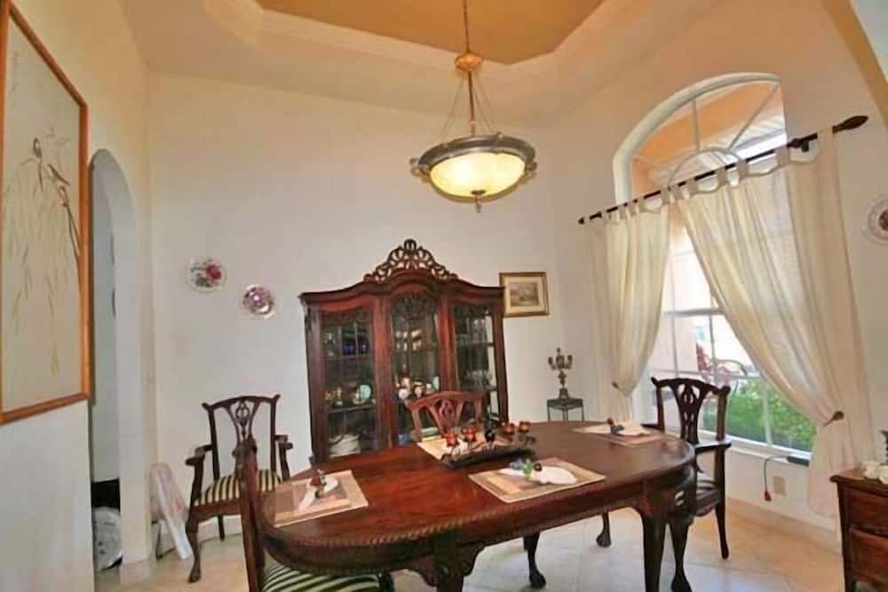 Photo of Livingroom in Smith's Point