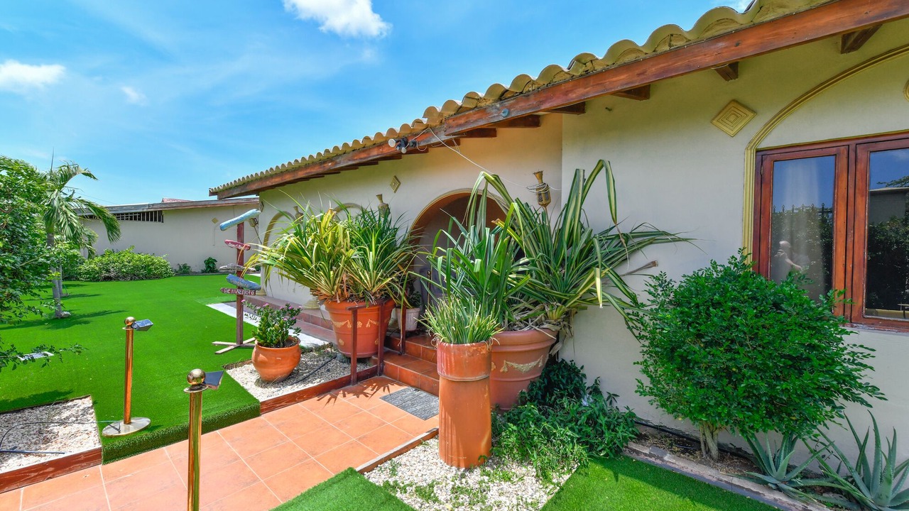 Photo of Outdoor in Oranjestad-West