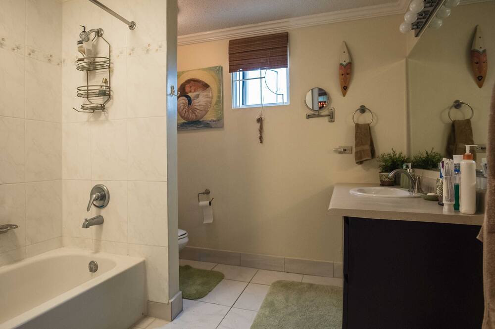 Photo of Bathroom in Mango Walk