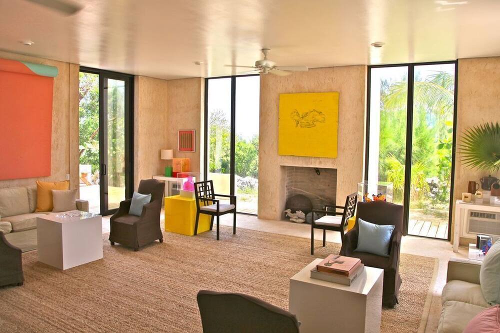 Photo of Livingroom in Savannah Sound