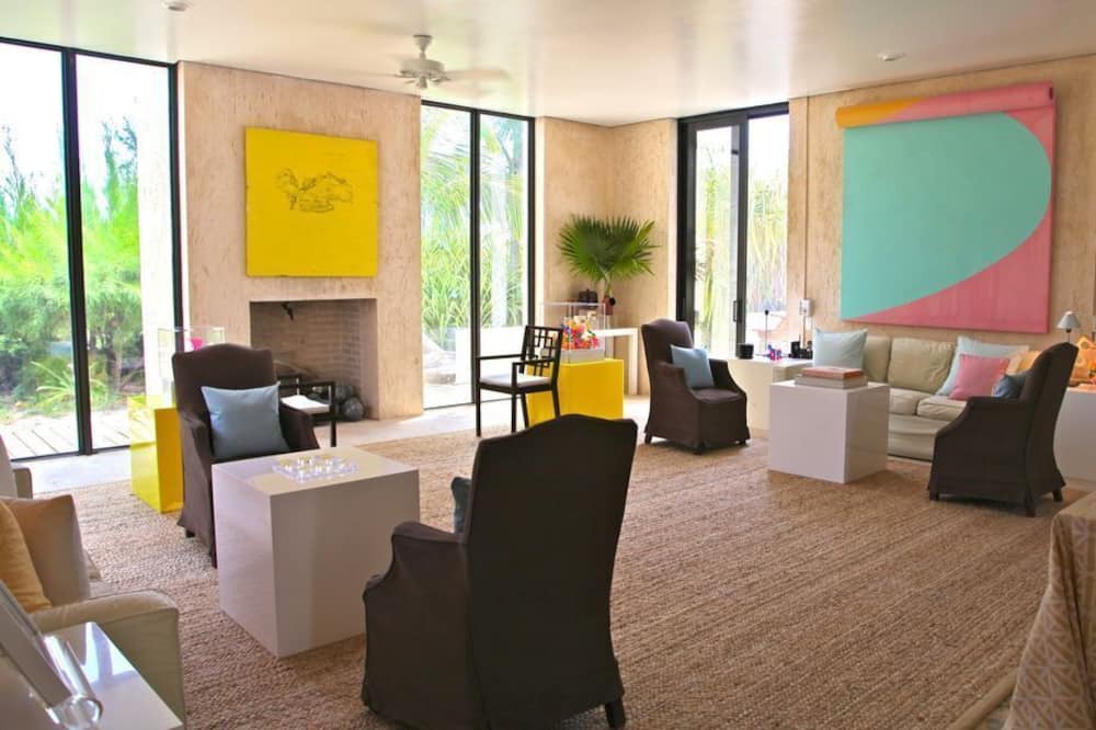 Photo of Livingroom in Savannah Sound