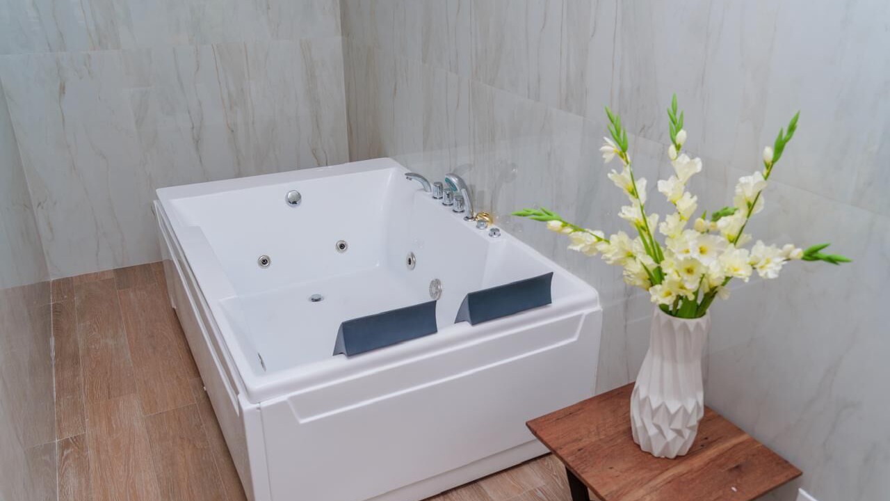 Photo of Bathroom in Eastwood Park