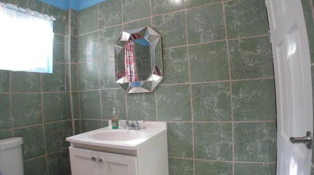 Photo of Bathroom in Calivigny