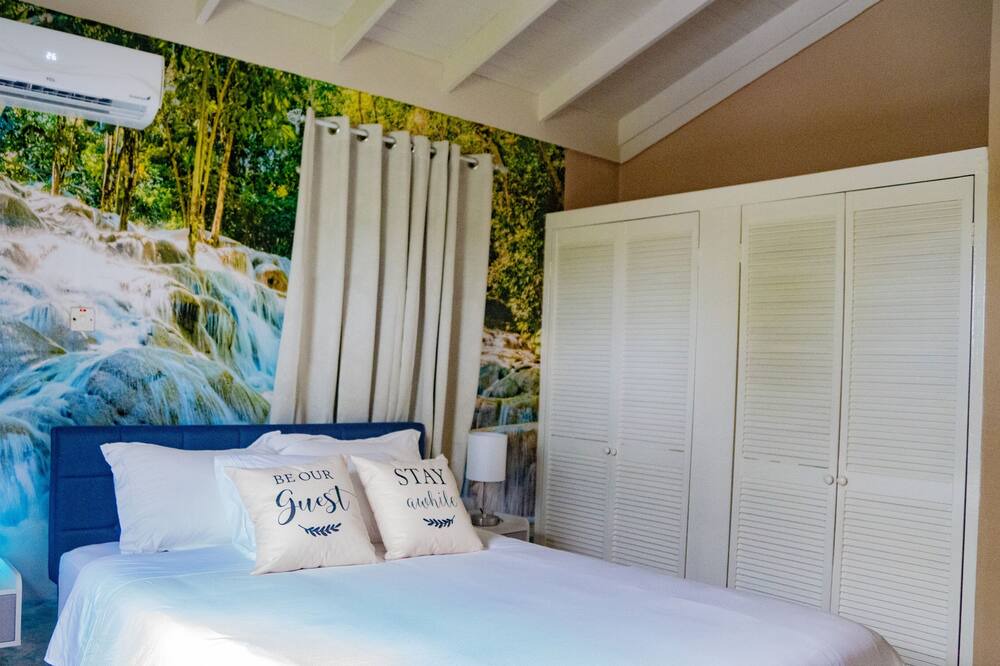 Photo of Bedroom in Greenwich Estate
