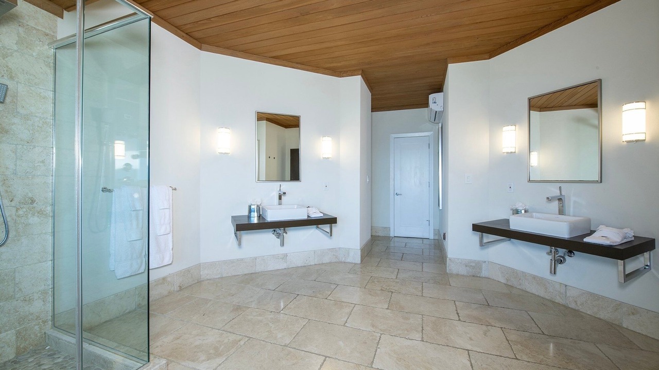 Photo of Bathroom in Governor's Harbour