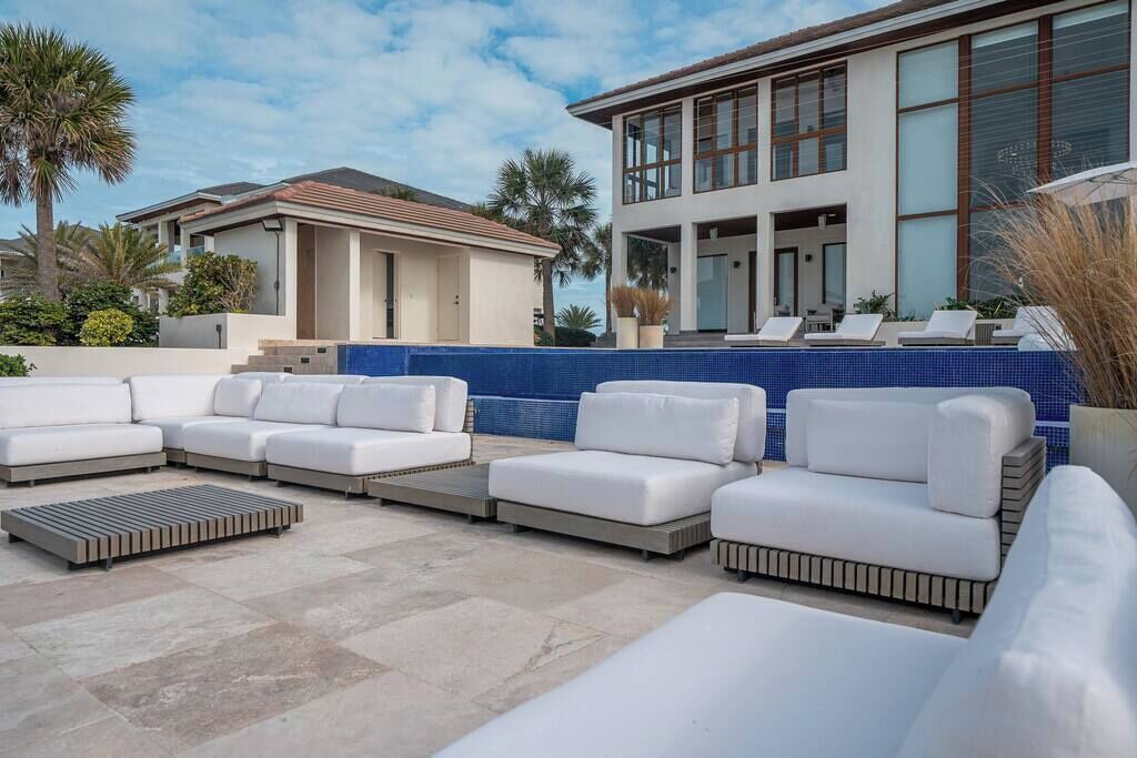 Photo of Patio Balcony in Alice Town
